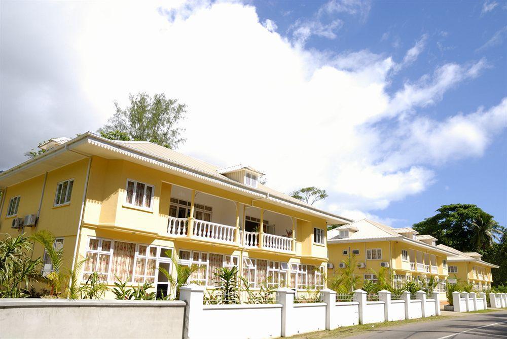 Reef Holiday Apartments Anse aux Pins Exterior photo