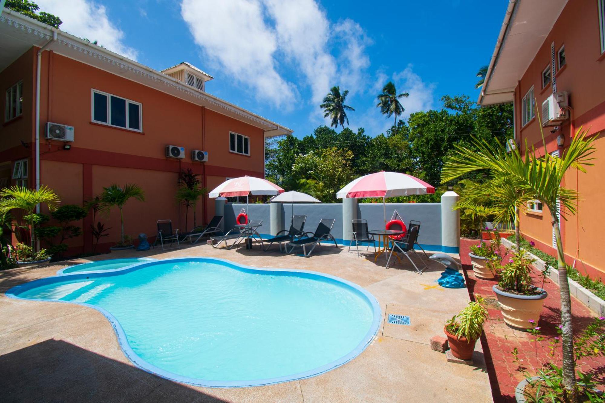 Reef Holiday Apartments Anse aux Pins Exterior photo