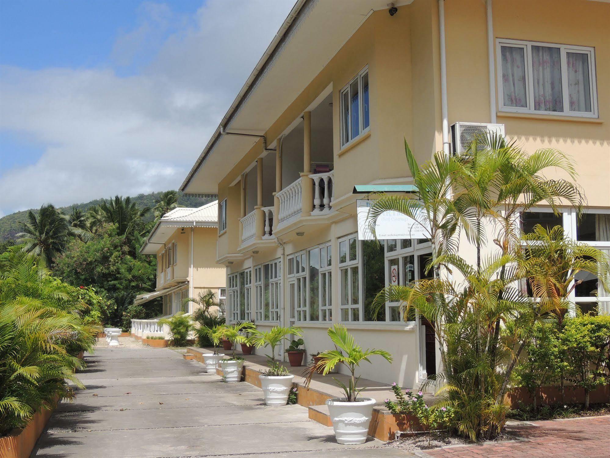 Reef Holiday Apartments Anse aux Pins Exterior photo